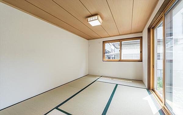 「癒しの畳空間」何故か、ホッとする空間、和室は欲しいと感じる方は多いはずです。お客様のおもてなし等、お布団の収納など収納に長けているのも和室の特徴です。