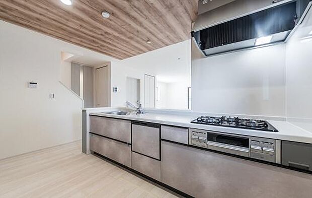 「広々ワイドサイズなシステムキッチン」せっかくのお料理空間。毎日の事だから広々システムキッチン。