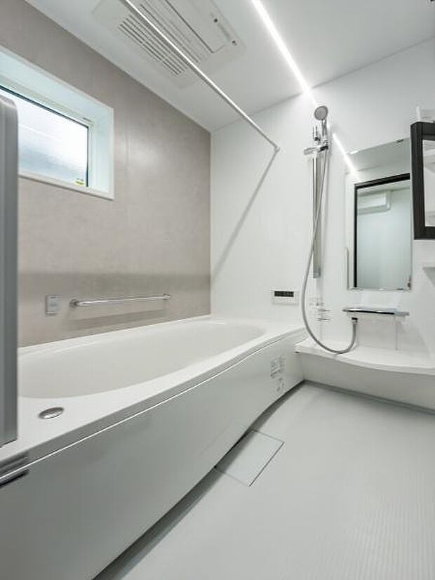 「疲れを癒す空間」広々とした雰囲気の良いバスルーム。お子様と一緒にお風呂に入る楽しみ、思い出の一ページが刻まれる大切な瞬間