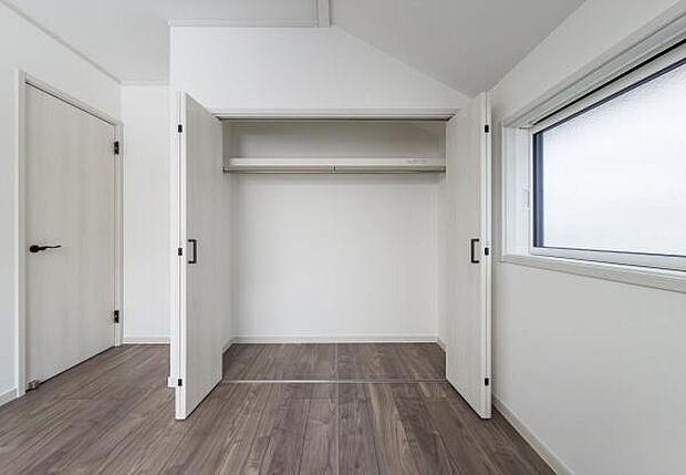 「クローゼット収納」奥行も納得サイズのクローゼット。