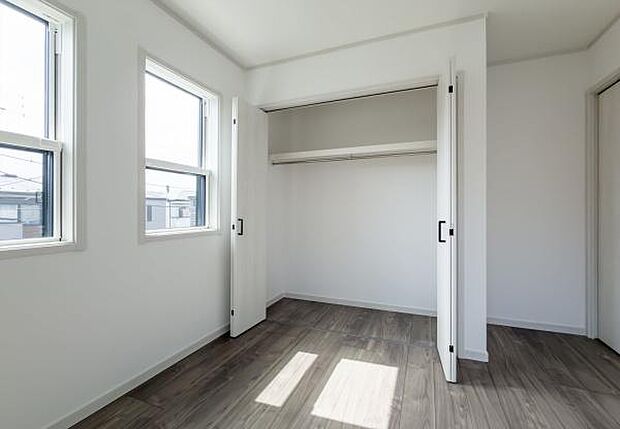 「クローゼット収納」奥行も納得サイズのクローゼット。