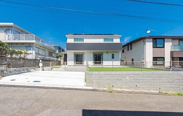 「マイホームの喜びを感じる陽当たりの良さ・開放感」マイホームを持つ幸せを存分に感じる陽当たり、開放感。憧れのマイホームに相応しい美しく映える外観です。
