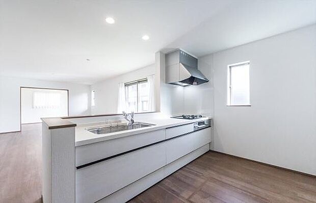 「広々ワイドサイズなシステムキッチン」せっかくのお料理空間。毎日の事だから広々システムキッチン。