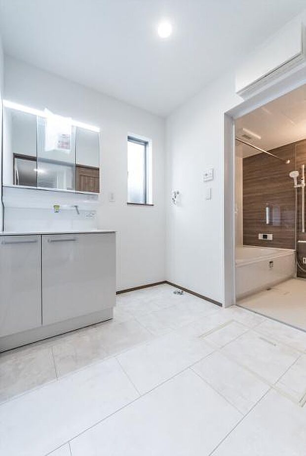 「快適なサニタリー空間」スタイリッシュでデザイン性の高いサニタリー空間です。