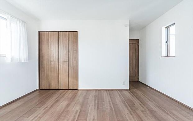 「Bed Room」落ち着いた色合い、シンプルなデザイン。洋室として大事なお部屋です。