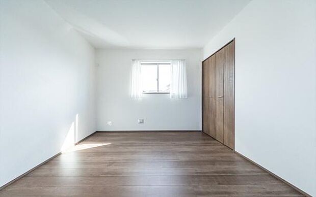 「Bed Room」落ち着いた色合い、シンプルなデザイン。洋室として大事なお部屋です。