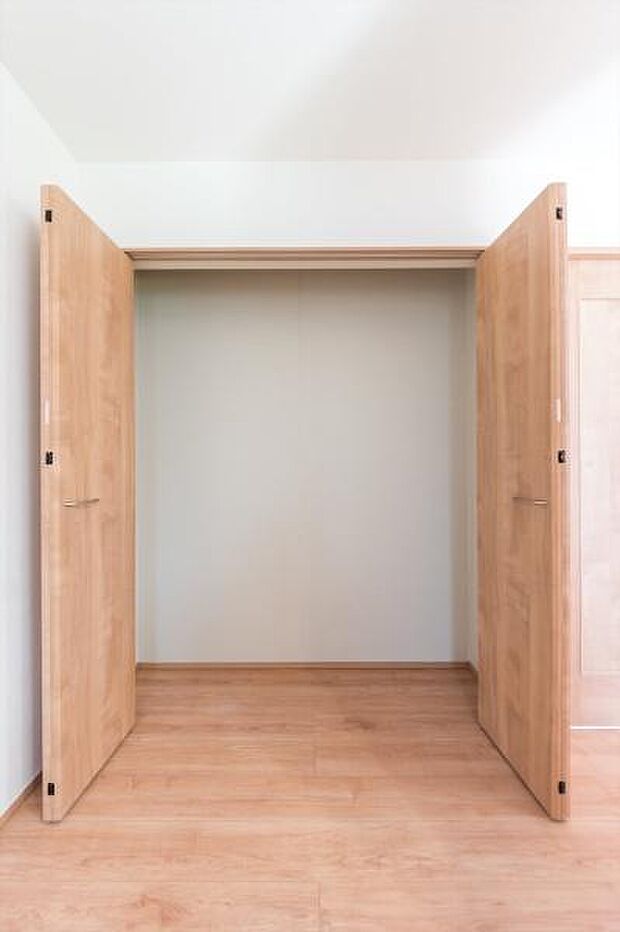 「人気のキッチンパントリー付き」お料理道具の収納に便利な広々としたキッチンパントリー。