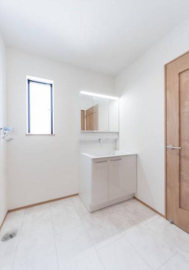 「洗面台」清潔感や利便性が重要になる洗面台。