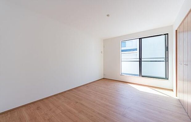 「Bed Room」落ち着いた色合い、シンプルなデザイン。洋室として大事なお部屋です。