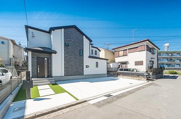 「開放感+日当たりの良さ」家に入らなくても分かる日当たりの良さ。開放感の良さ。碧空も清々しく心地の良い住まい。住みたくなる家。暮らしたい町。