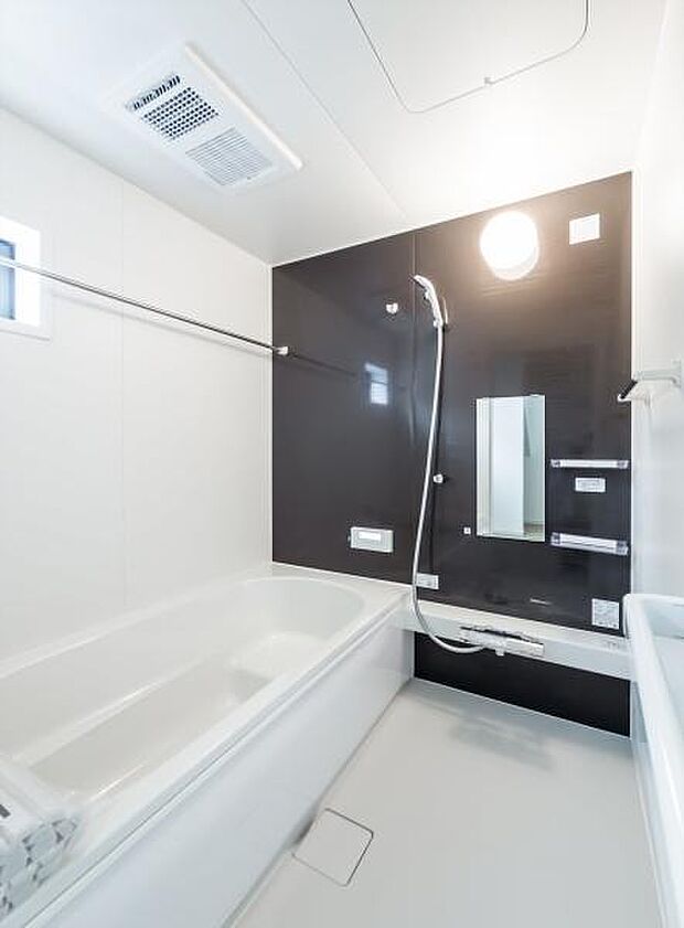 「バスルーム」清潔感が大切なバスルーム。落ち着く空間です。