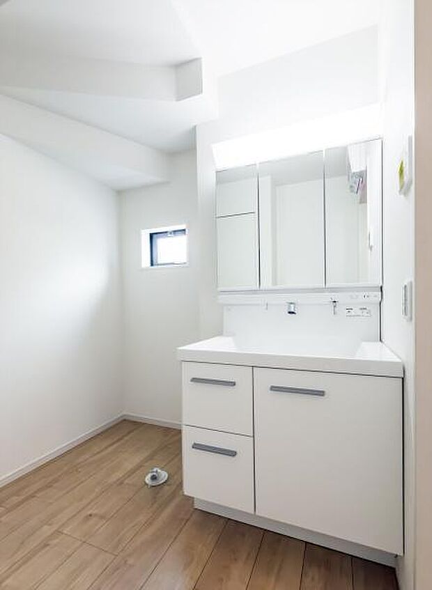 「快適なサニタリー空間」スタイリッシュでデザイン性の高いサニタリー空間です。