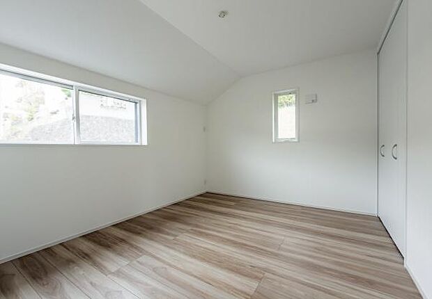 「Bed Room」落ち着いた色合い、シンプルなデザイン。洋室として大事なお部屋です。