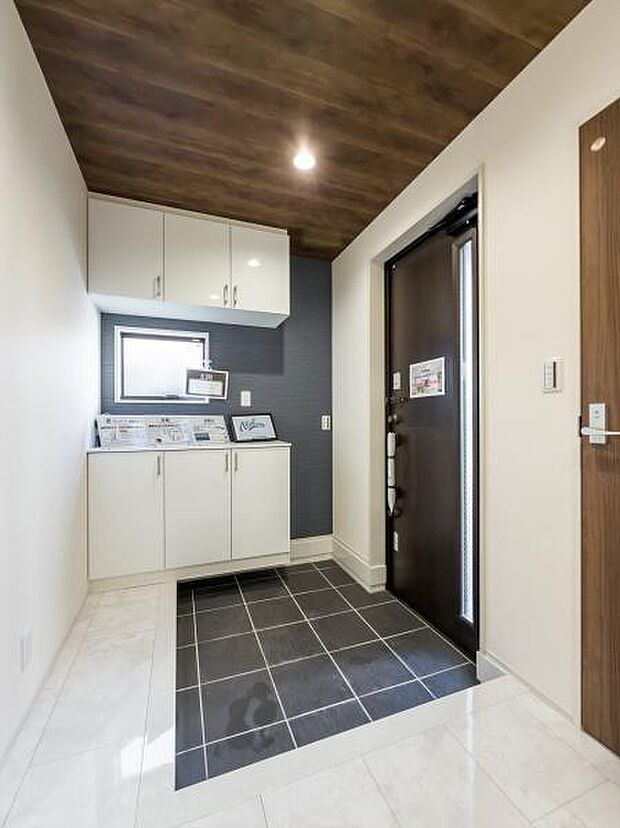 「スタイリッシュな玄関」お出かけの時。家に帰ってきたとき。このスタイリッシュな玄関に癒されます。