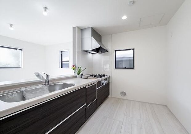 「広々ワイドサイズなシステムキッチン」せっかくのお料理空間。毎日の事だから広々システムキッチン。