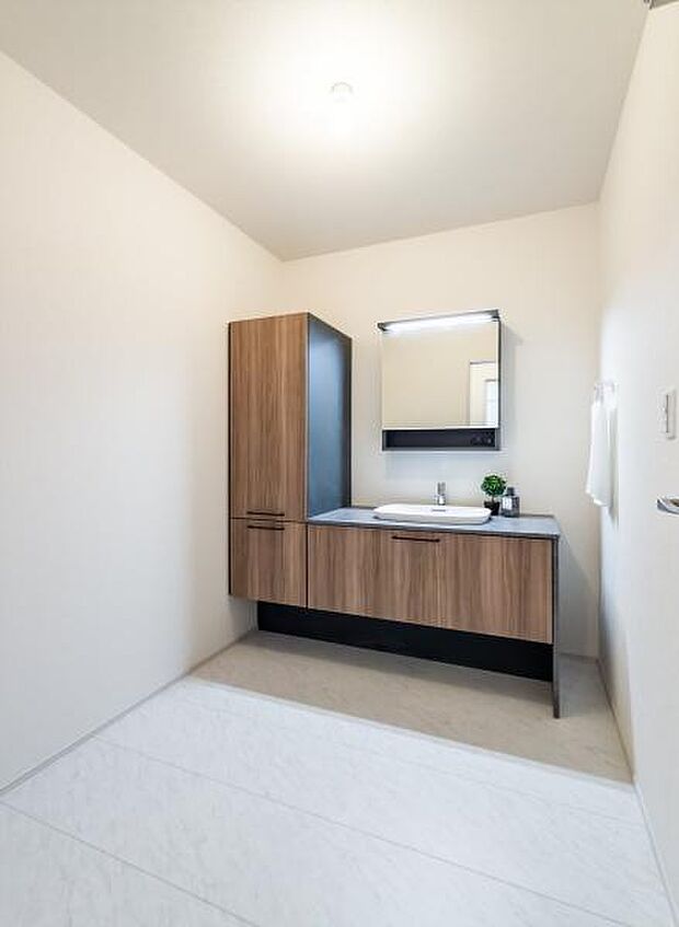 「快適なサニタリー空間」スタイリッシュでデザイン性の高いサニタリー空間です。