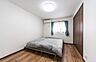 洋室：「Bed Room」落ち着いた色合い、シンプルなデザイン。洋室として大事なお部屋です。