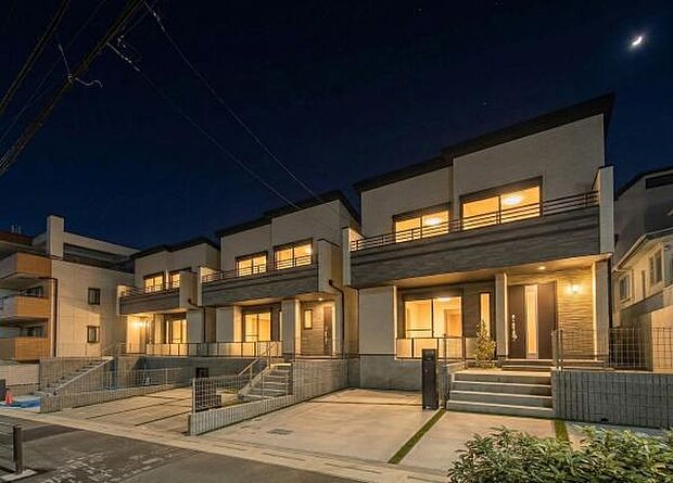 「マイホームの喜びを感じる」スタイリッシュなデザインに心満たされる憧れの家。(画像の一部AIによる画像処理をしているイメージ画像です。)