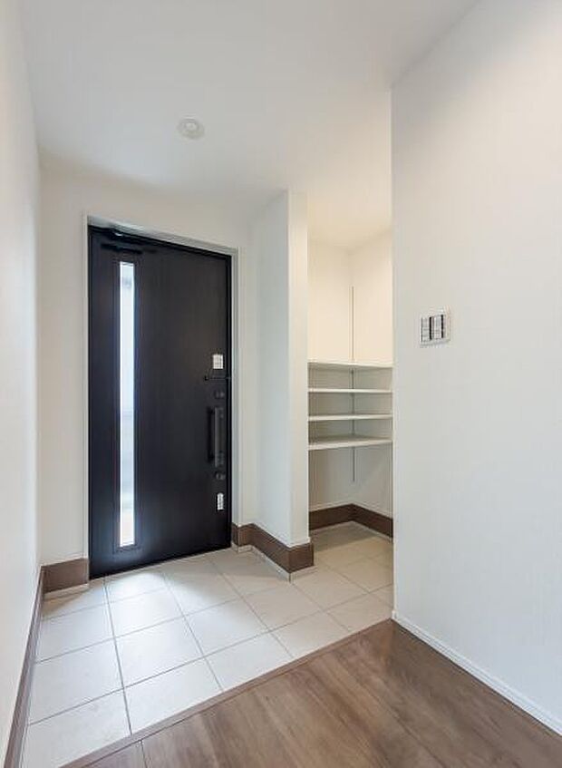 「シューズクローク付き」「玄関に靴がいっぱいで、出入りしにくい」こんなお悩みを解決するのが、「シューズクローク」です。