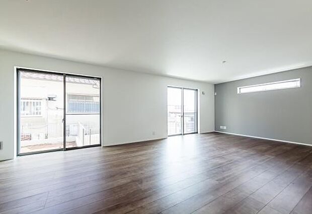 「プライベート感を愉しむリビング空間」開放感の良さに恵まれた爽快なリビング空間。誰にも邪魔されないプライベート感を感じるリビング。