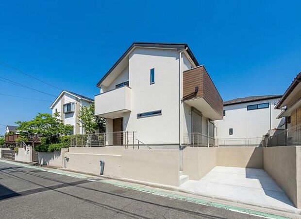 「威風堂々とした素敵な佇まい」どの角度から眺めても、所有感が満たされる理想的で素敵な住まい（画像の一部AIによる画像処理をしているイメージ画像です。実際とは異なります）