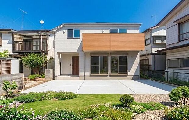 「明るく開放的な住まい」（一部画像をAI処理したイメージ画像です。お庭エクステリア等、実際に施工される場合はオプションとなり有料となります）