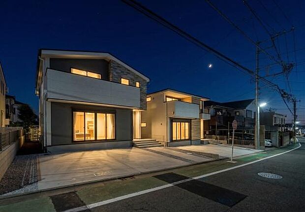 「マイホームの喜びを感じる」スタイリッシュなデザインに心満たされる憧れの家。(画像の一部AIによる画像処理をしているイメージ画像です。)