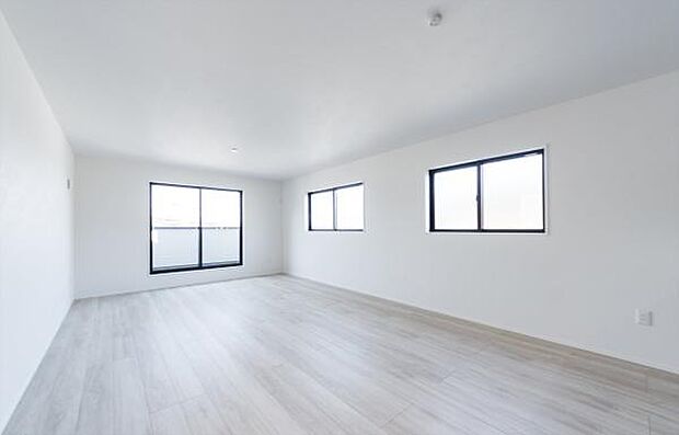 「家族が大好きなリビング」みんなが集まる広いリビング。みんなが大好きなリビングで家族団らん。みんなが集まるからこそ、一層の開放感を手にする素敵な住まい。