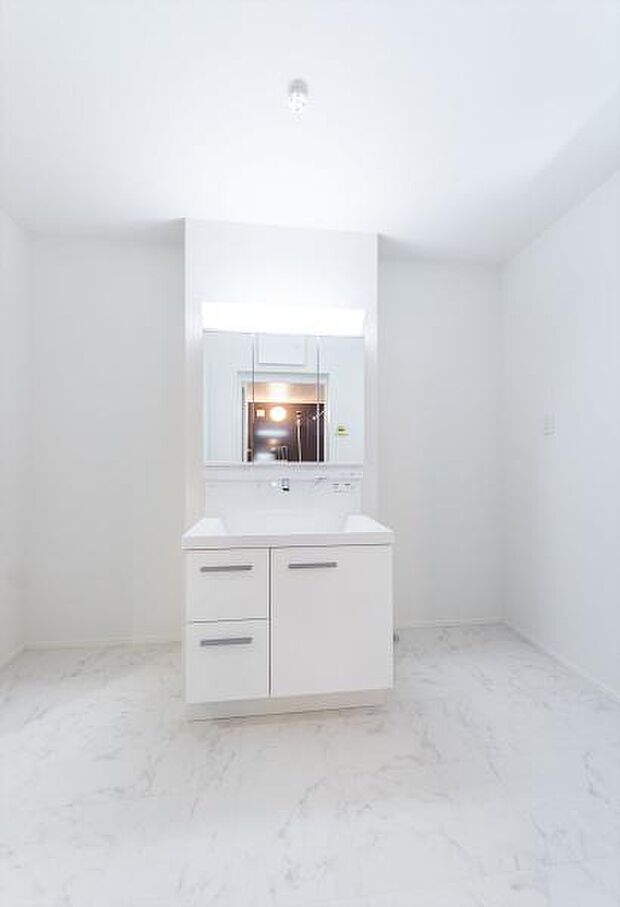 「快適なサニタリー空間」スタイリッシュでデザイン性の高いサニタリー空間です。