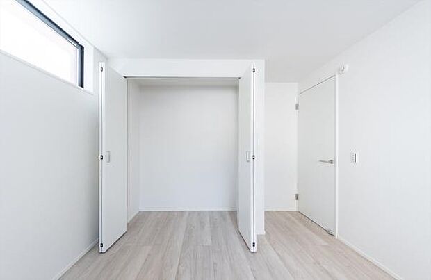 「クローゼット収納」奥行も納得サイズのクローゼット。