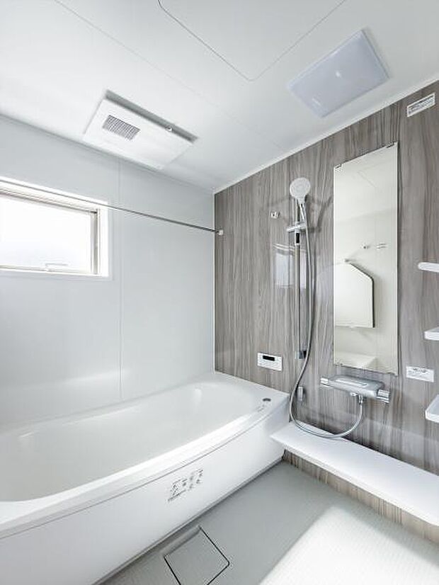 「バスルーム」清潔感が大切なバスルーム。落ち着く空間です。