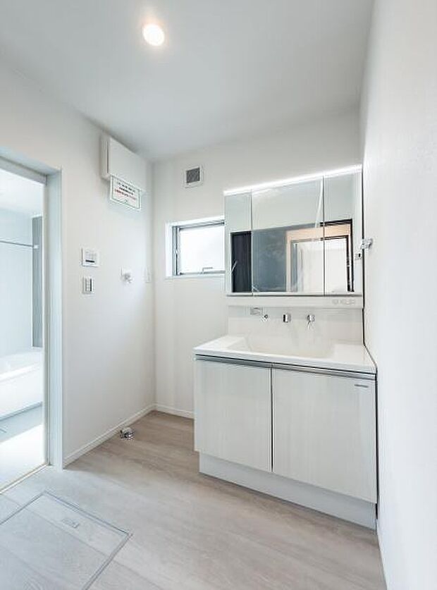 「快適なサニタリー空間」スタイリッシュでデザイン性の高いサニタリー空間です。