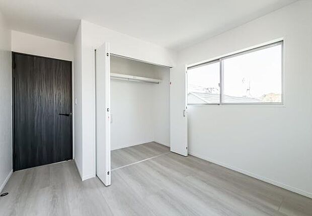 「クローゼット収納」奥行も納得サイズのクローゼット。