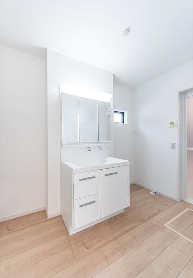 「快適なサニタリー空間」スタイリッシュでデザイン性の高いサニタリー空間です。