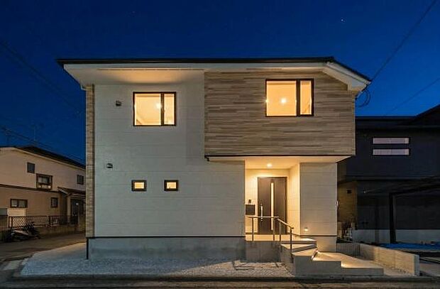 「マイホームの喜びを感じる」スタイリッシュなデザインに心満たされる憧れの家。（画像の一部AIによる画像処理をしているイメージ画像です。ライトアップ照明等は実際は有りません）