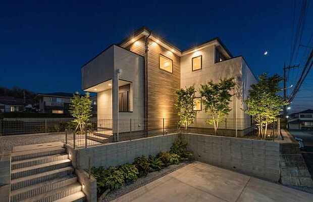 「惚れ惚れするデザイン」何よりも格好良い。純粋に素敵な家。（一部画像をAI処理し植栽や照明等を配置したイメージ画像の為実際に配置される場合はオプションとなり有料となります）