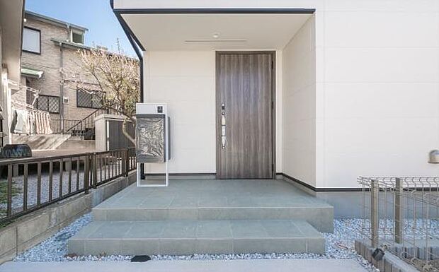 「宅配ボックス付き」大型の宅配ボックスは有ると大変便利です。