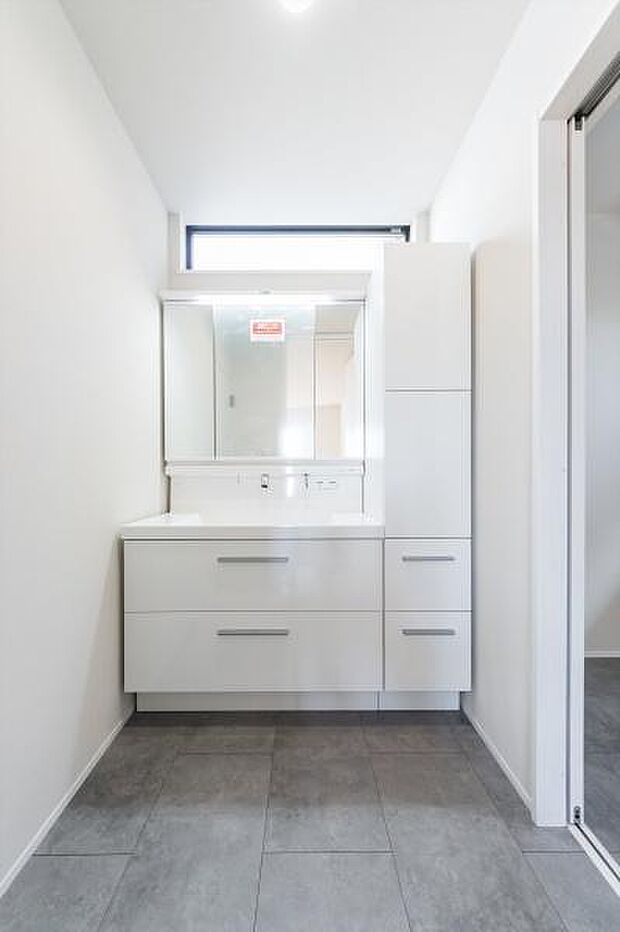 「快適なサニタリー空間」スタイリッシュでデザイン性の高いサニタリー空間です。