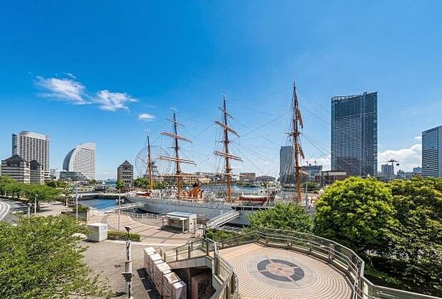 横浜みなと博物館周辺まで920m