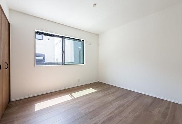 「Bed Room」落ち着いた色合い、シンプルなデザイン。洋室として大事なお部屋です。