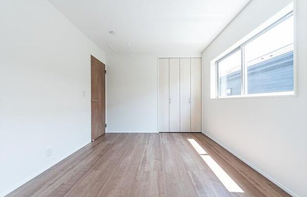 「Bed Room」落ち着いた色合い、シンプルなデザイン。洋室として大事なお部屋です。