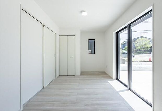 「Bed Room」落ち着いた色合い、シンプルなデザイン。洋室として大事なお部屋です。