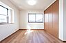 洋室：「Bed Room」落ち着いた色合い、シンプルなデザイン。洋室として大事なお部屋です。