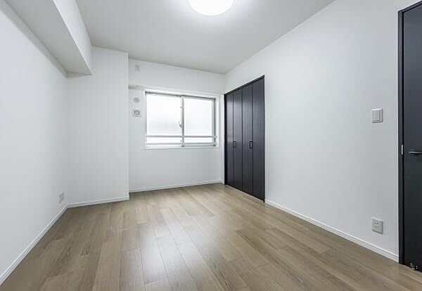 「Bed Room」落ち着いた色合い、シンプルなデザイン。洋室として大事なお部屋です。
