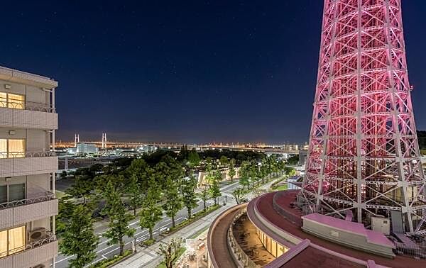 「眺め」長閑な雰囲気、スタイリッシュなマリンタワー、素敵なベイブリッジを望む景色。（一部画像をAI処理した夜景風景のイメージ画像となります）