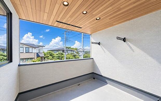「広い使いやすいバルコニー」広々としたバルコニー付き住まい。