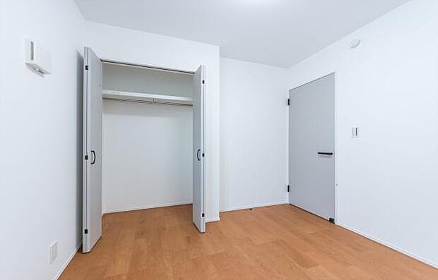 「Bed Room」落ち着いた色合い、シンプルなデザイン。洋室として大事なお部屋です。