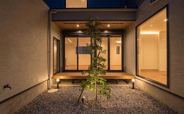 「惚れ惚れするデザイン」純粋にシンプルで素敵な家。(一部画像をAI処理し照明等を配置したイメージ画像の為実際に配置される場合はオプションとなり有料となります)