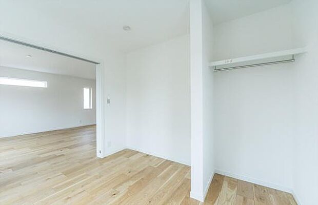 「オープンクローゼット」意外と便利なオープンクローゼット。お子様収納にはピッタリですね。