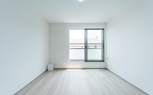 「Bed Room」落ち着いた色合い、シンプルなデザイン。洋室として大事なお部屋です。